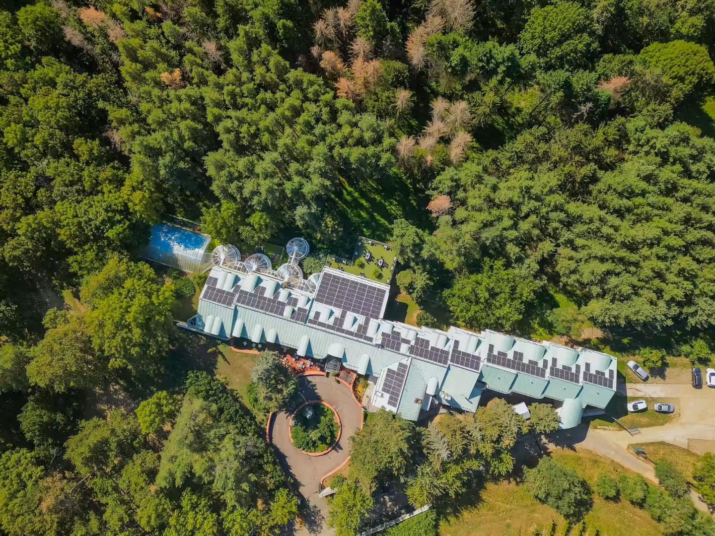 Panoráma Hotel Noszvaj seen from above in its forest setting
